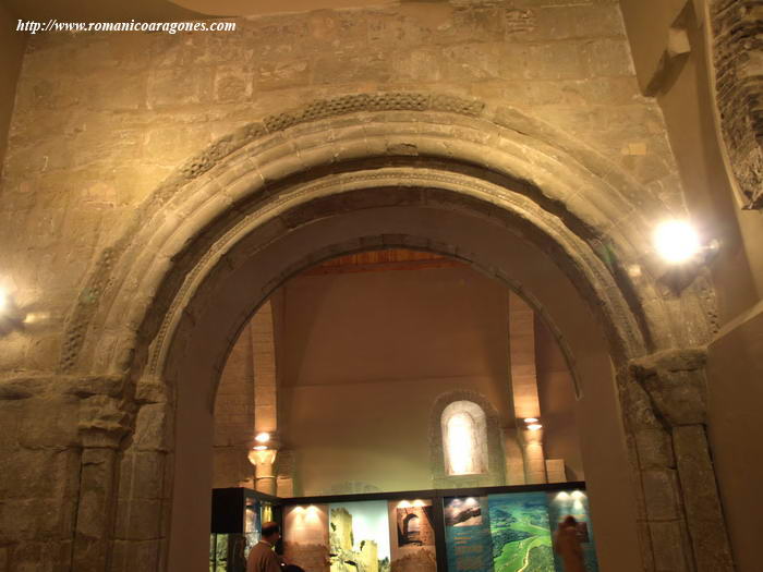 RESTO DE LA PORTADA NORTE DESDE EL INTERIOR DE LA CAPILLA AADIDA